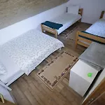 Cemerno Mountain House - 4 Bedrooms, Sleeps 12, Peace & Nature Escape بيت للعطل