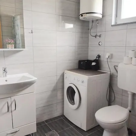 Cemerno Vikendica Holiday home *