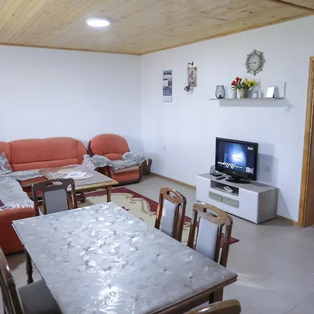 Cemerno Mountain House 펜션 *