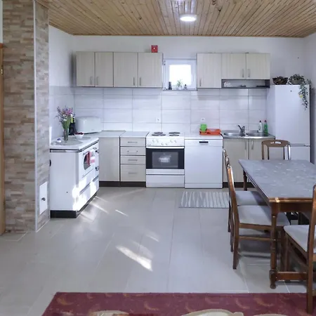 Cemerno Mountain House 펜션 Gacko