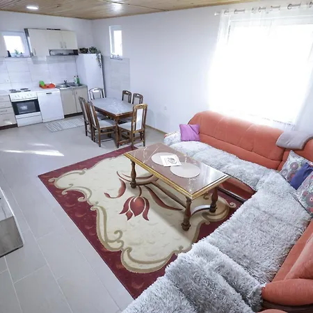 Cemerno Mountain House *