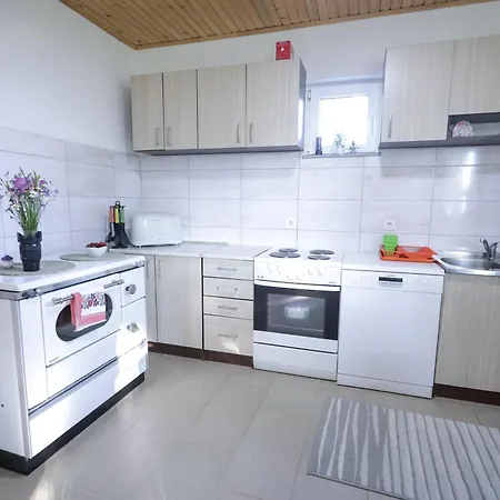 Cemerno Mountain House 펜션 *
