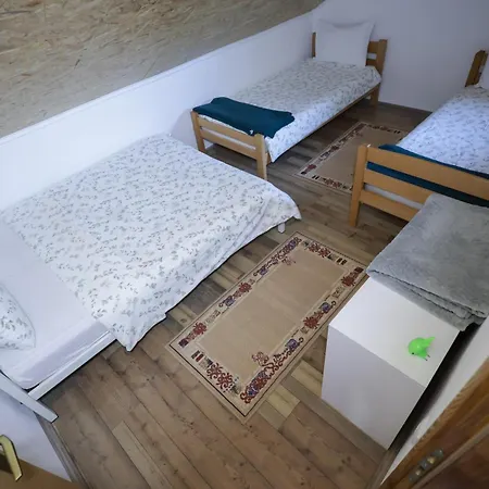 Cemerno Mountain House 펜션