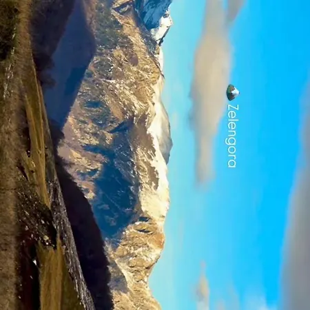 بيت للعطل Cemerno Mountain House Gacko